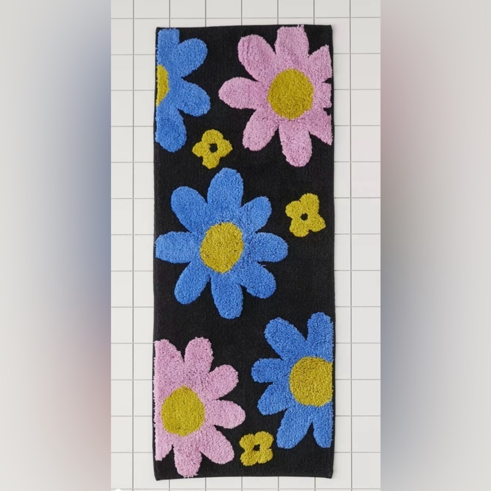 Urban Outfitters Lily Flower Runner Bath NWT
